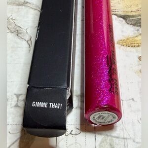 MAC COSMETICS GIMME THAT Dare to Wear BNIB lipgloss lipglass Rare Fuchsia Pink